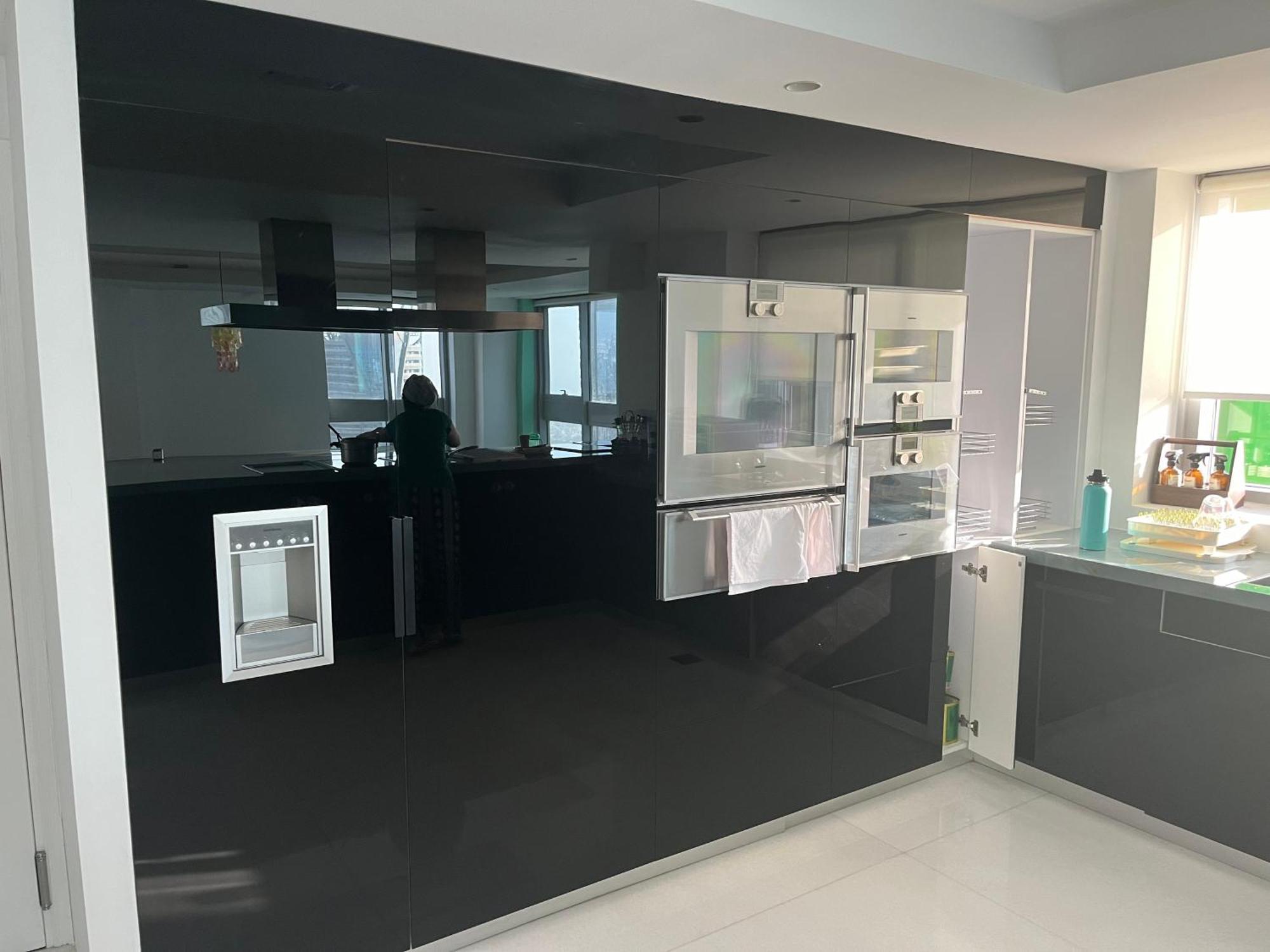 Apartment Sky Jungle - Huge 4 Bed Luxury Downtown Penthouse W Pool, 3 Balconies, 360 City View